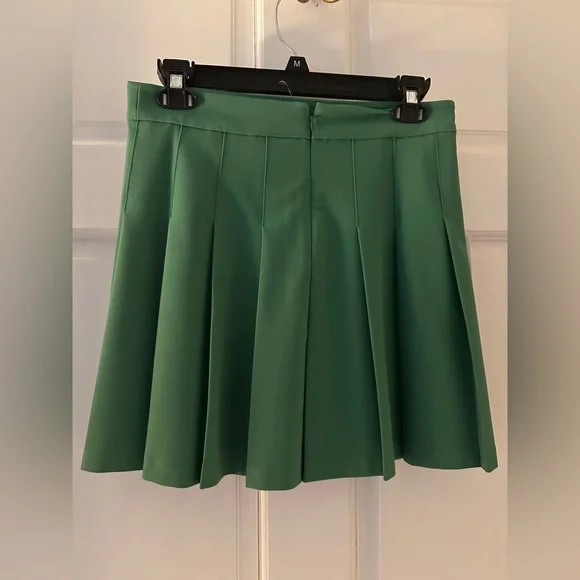 Aritzia Size 6 Skirt! 💚 - Picture 4 of 4